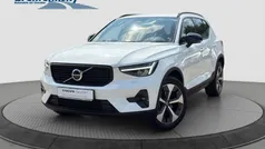Crystal white (weiß) Gebraucht 2023 Volvo XC40 Plus SUV | 34.940 € (Fairer Preis)