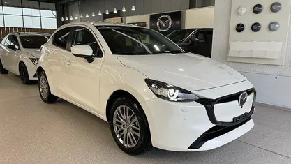 Weiss Gebraucht 2024 Mazda 2 Exclusive-Line Kleinwagen | 19.490 € (Fairer Preis)