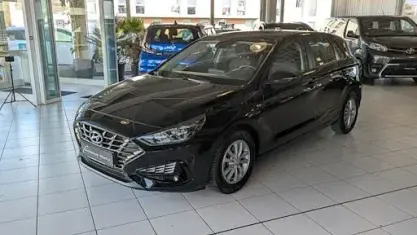 Gebraucht Hyundai i30 Trend 160 PS (117 kW) 2020 Phantom black Limousine