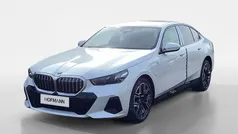 Mineralweiß metallic Neu 2025 BMW 530e M Sport Limousine | 62.770 € (Fairer Preis)