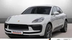 Grau Gebraucht 2023 Porsche Macan SUV | 68.747 € (Fairer Preis)
