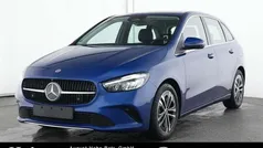 Lack spektralblau Gebraucht 2024 Mercedes B200 Progressive Van / Kleinbus | 34.950 € (Fairer Preis)