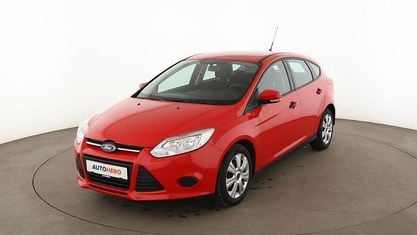 Gebraucht Ford Focus Ambiente 101 PS (74 kW) 2014 Rot Limousine
