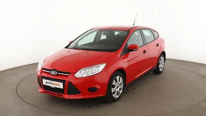 Gebraucht Ford Focus Ambiente 101 PS (74 kW) 2014 Rot Limousine