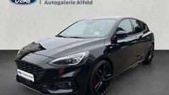 Schwarz Gebraucht 2019 Ford Focus ST-Line Limousine | 16.900 € (Fairer Preis)
