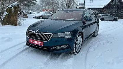 Gebraucht Skoda Superb Style 190 PS (139 kW) 2022 Modra lava/lava blau Kombi