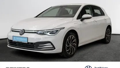Gebraucht VW Golf VIII Style 204 PS (150 kW) 2022 Weiss / pure white Limousine
