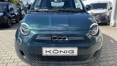 Grün Gebraucht 2023 Fiat 500e Kleinwagen | 25.998 € (Fairer Preis)
