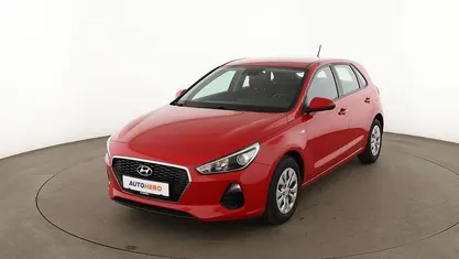 Gebraucht Hyundai i30 Pure 101 PS (74 kW) 2018 Rot Limousine