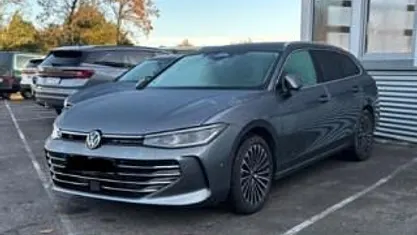 Grau Gebraucht 2025 VW Passat Business Kombi | 41.902 € (Fairer Preis)