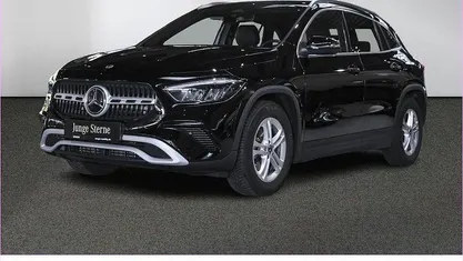 Unilack nachtschwarz Gebraucht 2024 Mercedes GLA200 SUV | 34.250 € (Guter Preis)