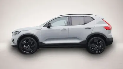 Neu Volvo XC40 Plus 197 PS (144 kW) 2026 Grau SUV