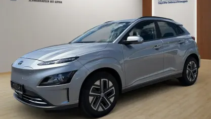 Gebraucht Hyundai Kona Select 100 kW (136 PS) 2022 Silber SUV