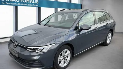 Gebraucht VW Golf VIII Life 110 PS (80 kW) 2024 Grau Kombi