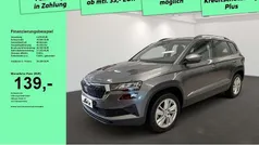 Graphitegrau metallic Gebraucht 2024 Skoda Karoq Selection SUV | 28.290 € (Guter Preis)
