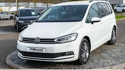 Gebraucht VW Touran Comfortline 150 PS (110 kW) 2025 Weiss Van / Kleinbus