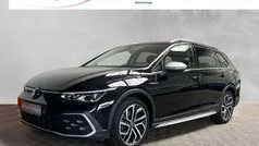 Deep black perleffekt (metallic) Gebraucht 2022 VW Golf Alltrack Kombi | 28.490 € (Fairer Preis)