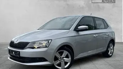 Używany Skoda Fabia Cool Edition 60 KM (44 kW) 2016 Srebrny Sedan/Limuzyna