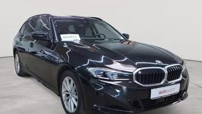 Gebraucht BMW 318 Sport Line 150 PS (110 kW) 2023 Saphirschwarz metallic Kombi