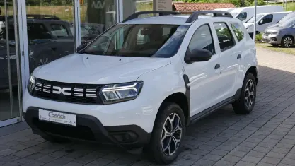 Używany Dacia Duster Essentiel 101 KM (74 kW) 2023 Biały SUV