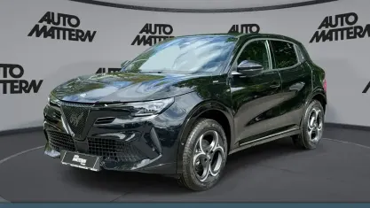 Neu Alfa Romeo Junior Edizione Speciale 145 PS (106 kW) 2026 Schwarz SUV