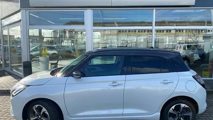 Neu Suzuki Swift Comfort+ 82 PS (60 kW) 2026 Pure white pearl metallic / mi Kleinwagen