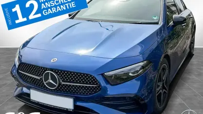 Gebraucht Mercedes A200 AMG 163 PS (119 kW) 2025 Metalliclack spektralblau Limousine