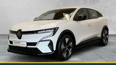 Weiß Gebraucht 2022 Renault Mégane Equilibre Limousine | 25.490 € (Fairer Preis)