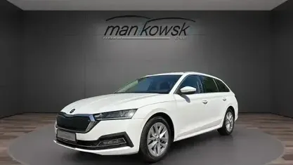 Używany Skoda Octavia Style 110 KM (80 kW) 2023 Biały Kombi