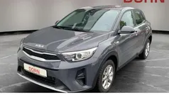 Grau Gebraucht 2023 Kia Stonic Edition 7 SUV | 19.990 € (Fairer Preis)