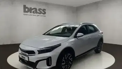Neu Kia Ceed 150 PS (110 kW) 2026 Deluxeweiss met. Kleinwagen