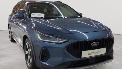 Gebraucht Ford Focus Active 125 PS (91 kW) 2023 Chrome blue metallic Kombi