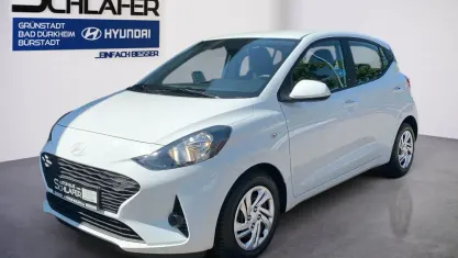 Gebraucht Hyundai i10 Select 63 PS (46 kW) 2024 Atlas white / sol Kleinwagen