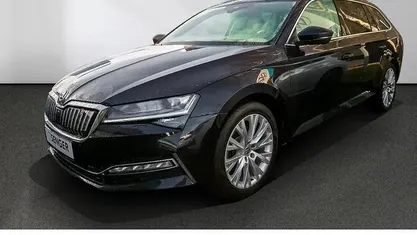 Schwarz Gebraucht 2021 Skoda Superb Kombi | 19.980 € (Fairer Preis)