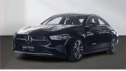 Gebraucht Mercedes CLA200 163 PS (119 kW) 2024 Schwarz Limousine