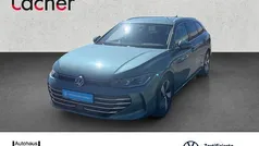 Grün Gebraucht 2024 VW Passat Elegance Kombi | 36.490 € (Guter Preis)