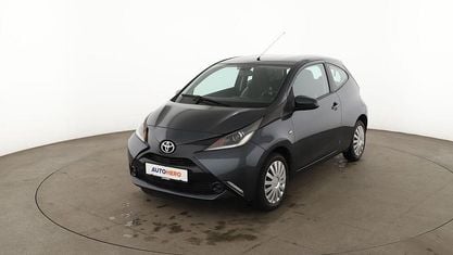 Brugt Toyota Aygo X-play 69 HK (50 kW) 2015 Grå Hatchback