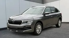 Graphitegrau metallic/grau Neu 2025 Skoda Kamiq Selection SUV | 27.430 € (Fairer Preis)