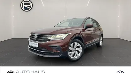 Braun Gebraucht 2021 VW Tiguan Life SUV | 22.090 € (Fairer Preis)