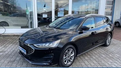 Obsidianschwarz metallic Gebraucht 2023 Ford Focus Titanium Kombi | 20.480 € (Guter Preis)