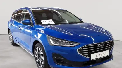 Gebraucht Ford Focus Titanium 115 PS (84 kW) 2023 Desert island blue metallic Kombi