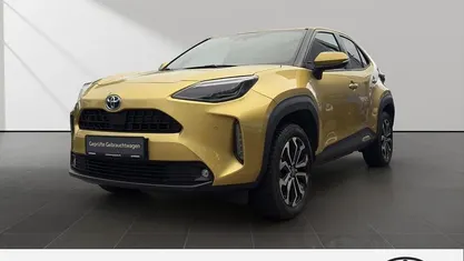 Warm gold metallic Gebraucht 2023 Toyota Yaris Hybrid Connect Style | 23.990 € (Fairer Preis)