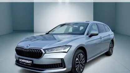 Neu Skoda Superb Selection 193 PS (141 kW) 2026 Ebony schwarz metallic Kombi