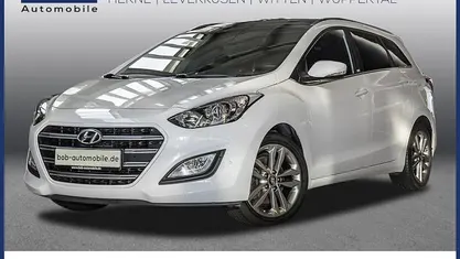 Weiß Gebraucht 2017 Hyundai i30 Passion Kombi | 11.950 € (Etwas zu teuer)