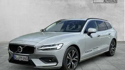 Grau Gebraucht 2024 Volvo V60 Core Kombi | 35.900 € (Superpreis)