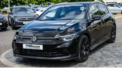 Gebraucht VW Golf VIII R-line 150 PS (110 kW) 2024 Grenadillschwarz metallic Limousine