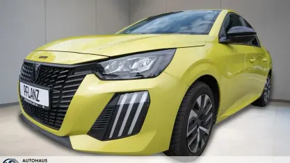 Gebraucht Peugeot 208 Active 75 PS (55 kW) 2024 Grün Kleinwagen