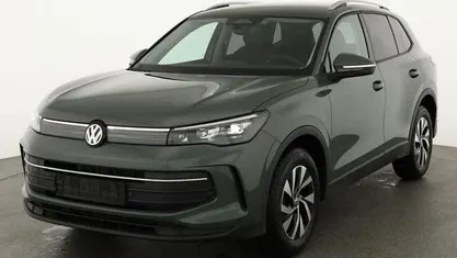 Cipressino grün metallic Neu 2025 VW Tiguan Life SUV | 41.875 € (Fairer Preis)