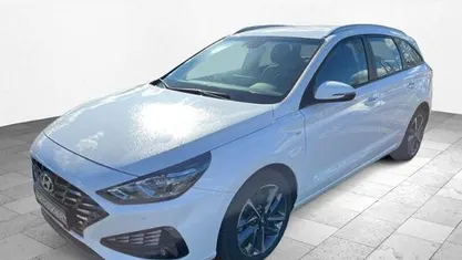 Weiss Gebraucht 2023 Hyundai i30 Trend Kombi | 19.990 € (Fairer Preis)