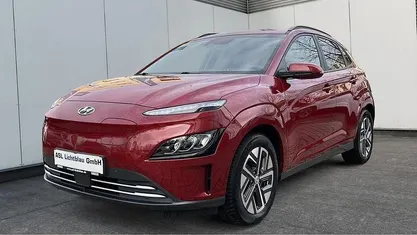 Gebraucht Hyundai Kona Trend 150 kW (204 PS) 2022 Sunset red SUV
